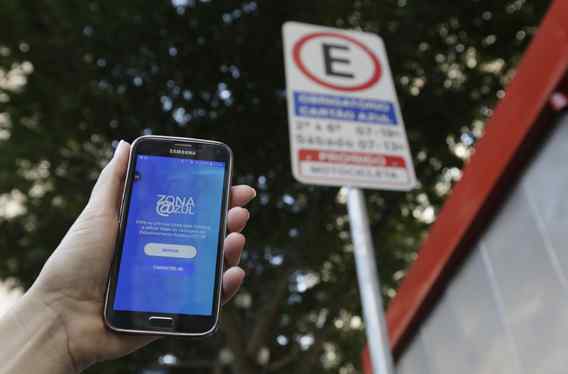 São Paulo começa a usar app para cobrança em estacionamento público